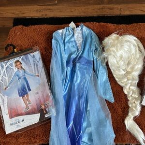 Girls Else costume and wig Halloween costume !